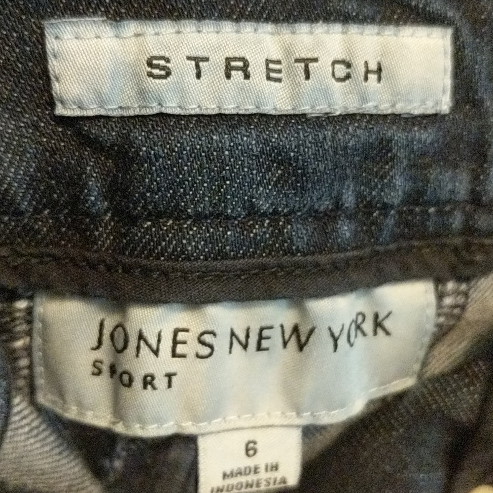 Shorts - Picture 3 of 3